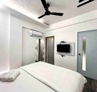 White Bed room with tv and Ac St.Ricky's Apartment Hotel